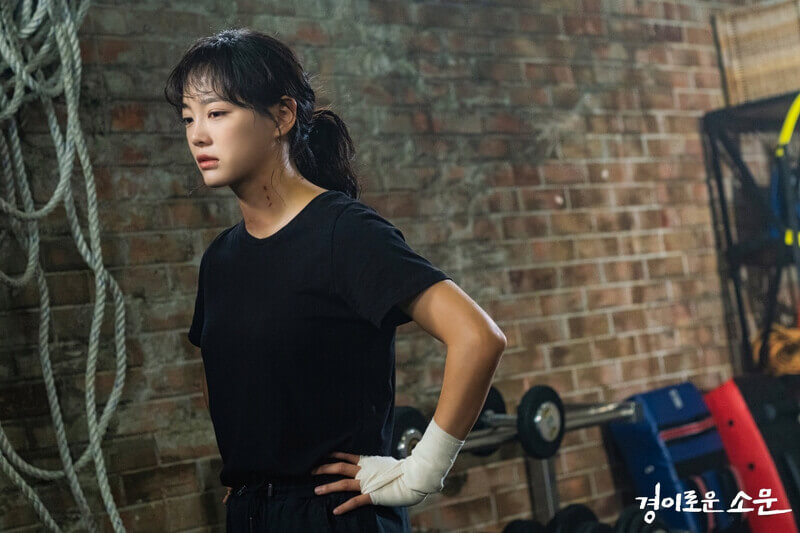 看金世正在《驱魔面馆》示范2021年女生中长发趋势，及肩、层次感、卷度细节不可少 健康 第3张