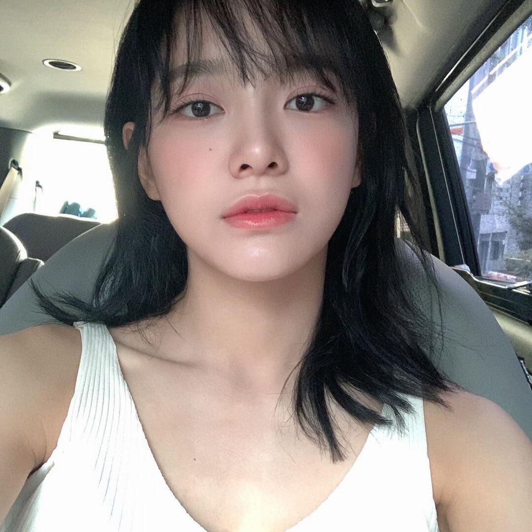 看金世正在《驱魔面馆》示范2021年女生中长发趋势，及肩、层次感、卷度细节不可少 健康 第5张