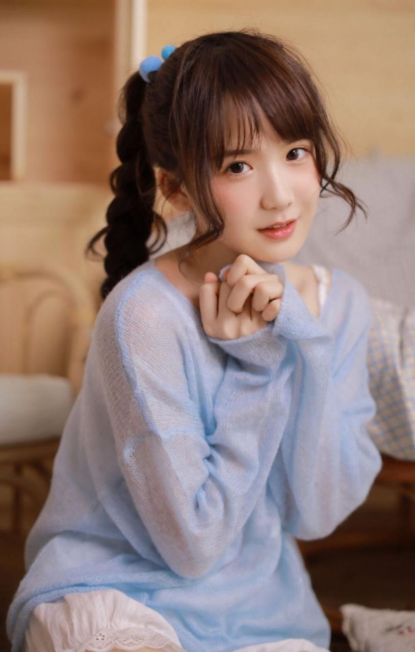 有一些婴儿肥的漂亮小美女甜美诱人卧室写真图片 美图 第1张