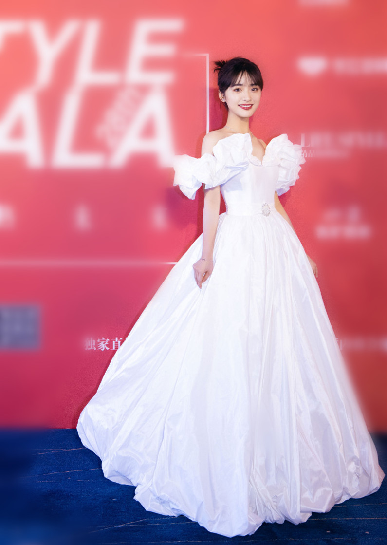 2021年首个红毯，女明星纷纷化身冬日“冻美人”，谁美到你了？ 时尚 第2张