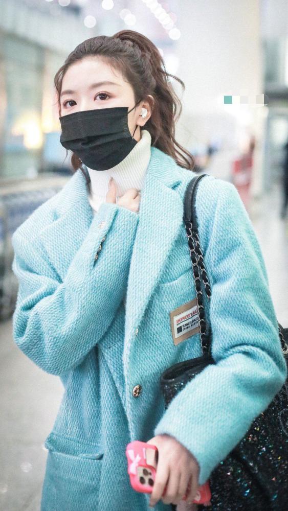 孔雪儿泰迪绒短外套配双麻花辫，保暖时尚又减龄 时尚 第3张