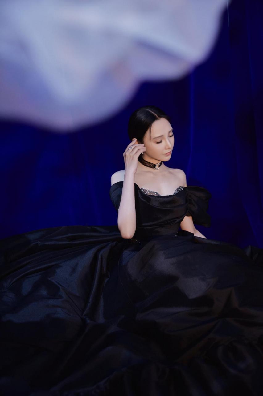 2021年首个红毯，女明星纷纷化身冬日“冻美人”，谁美到你了？ 时尚 第4张