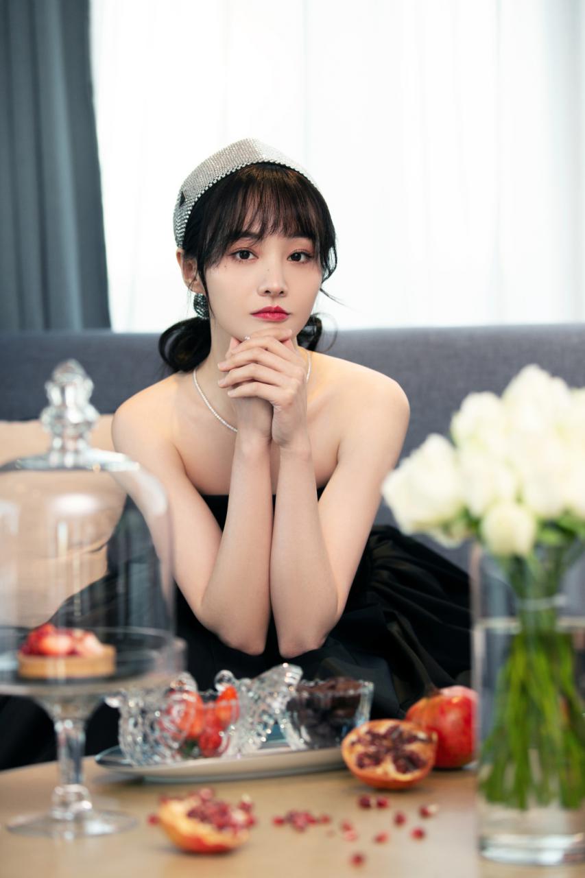 2021年首个红毯，女明星纷纷化身冬日“冻美人”，谁美到你了？ 明星搭配 第1张