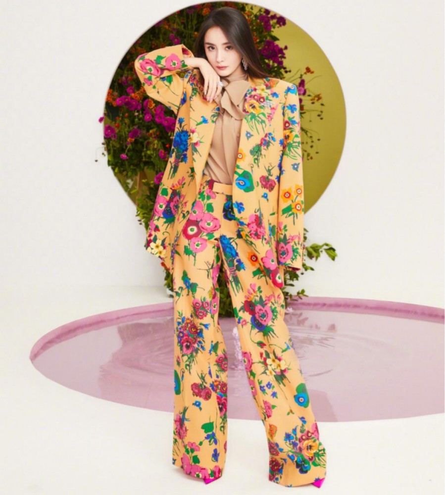 杨幂登越南《时尚芭莎》开年封面，国内女明星第三人 明星搭配 第6张