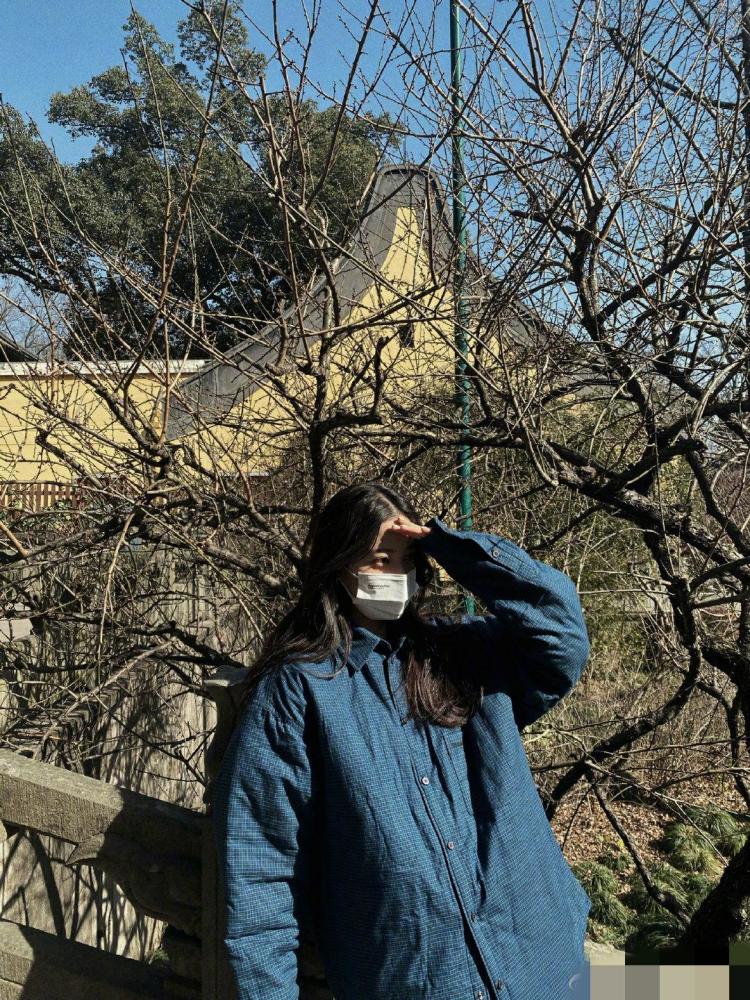 欧阳娜娜针织衫配牛仔裤，轻松随意又有文艺范儿 明星搭配 第9张