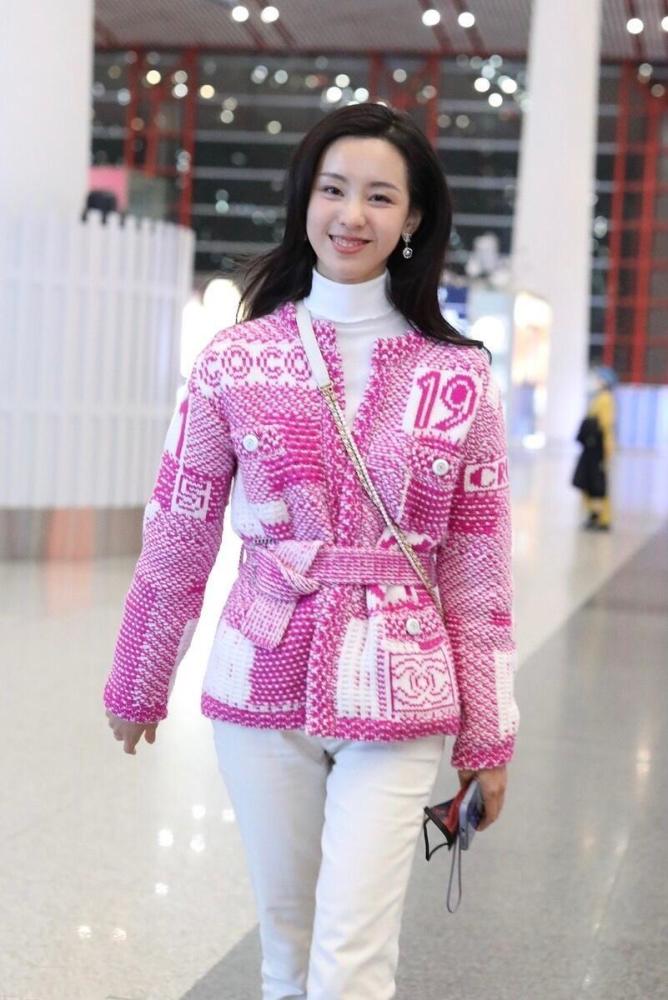 陈都灵穿针织毛衣时髦大气 甜美女神非她莫属！ 时尚 第3张