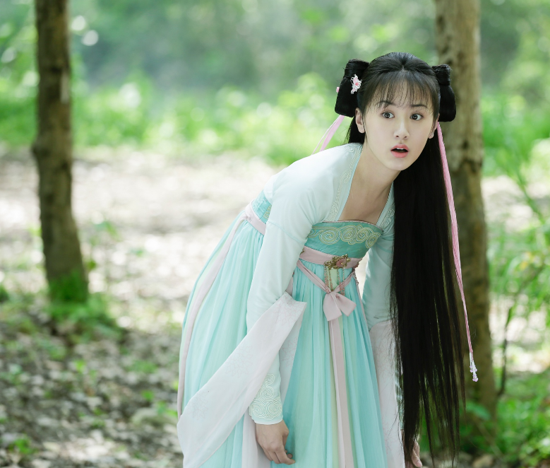 《琉璃》之后再无作品，被骂倒贴成毅，袁冰妍有苦说不出 时尚 第2张