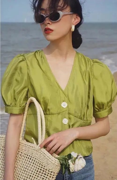 芥末绿怎么穿好看？学章子怡穿长裙华丽复古，女神范满满 时尚 第1张