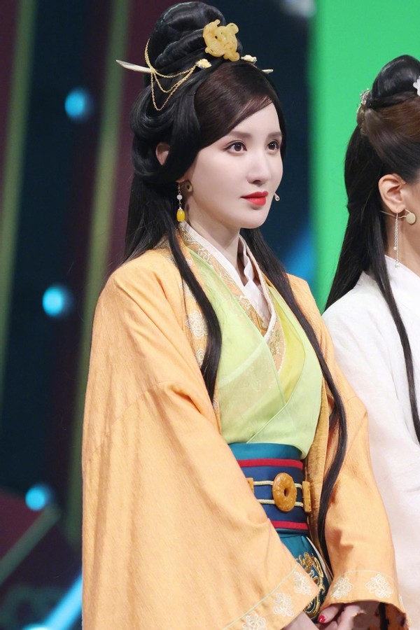 《王牌》：金莎张萌白冰穿古装演神话，唐嫣再扮紫萱，哪都缺胡歌 明星搭配 第2张