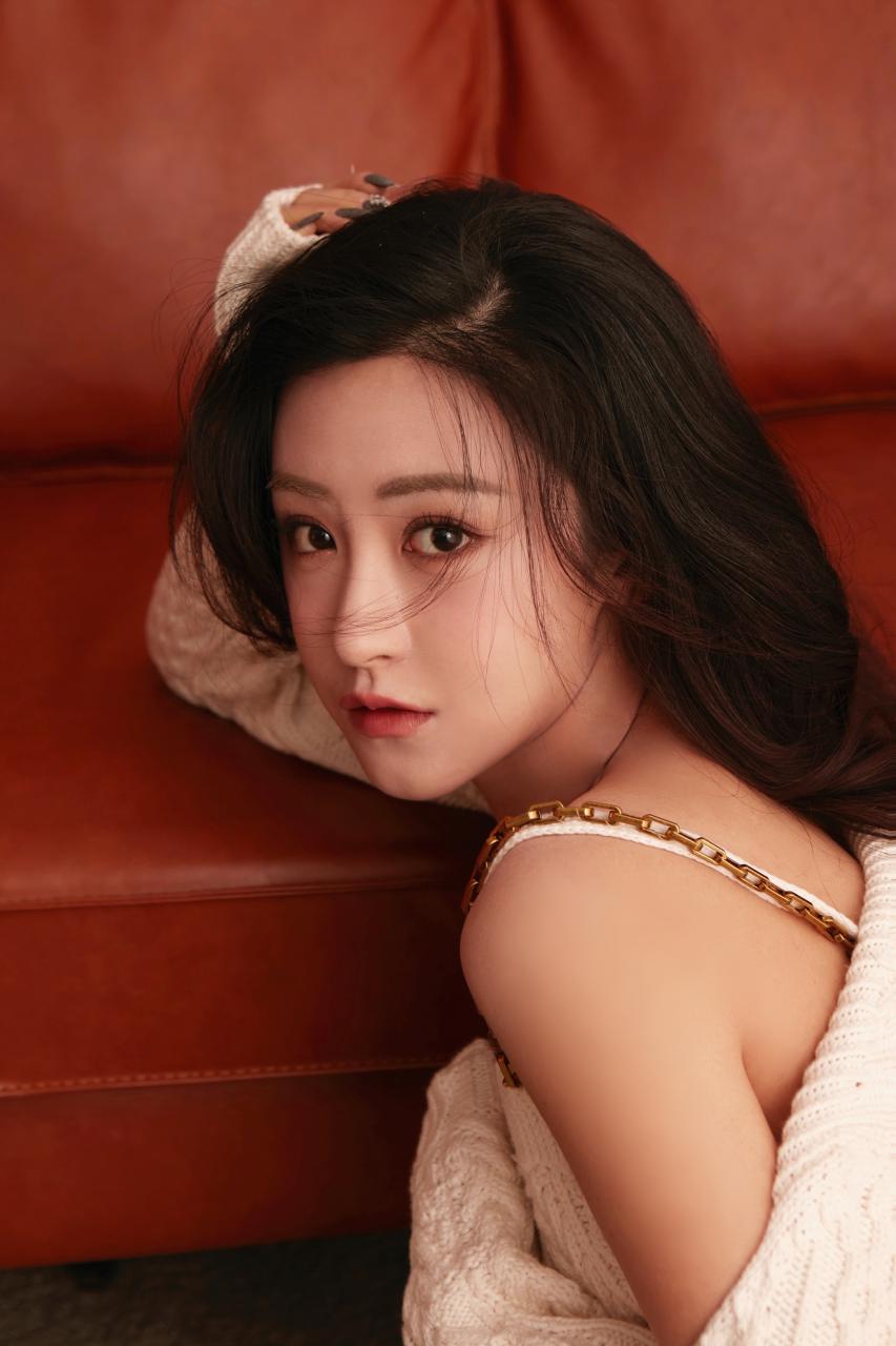 朱圣祎曝新年红写真 甜美和性感都有 时尚 第2张