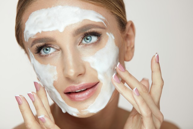 洗脸的正确方式 日常生活中这样洗脸才对 美容健康 第1张