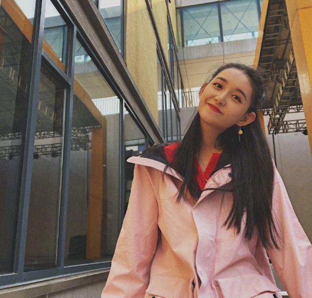 蒋依依穿少女装脸蛋很有女人味，长大后更妖媚了 时尚 第13张