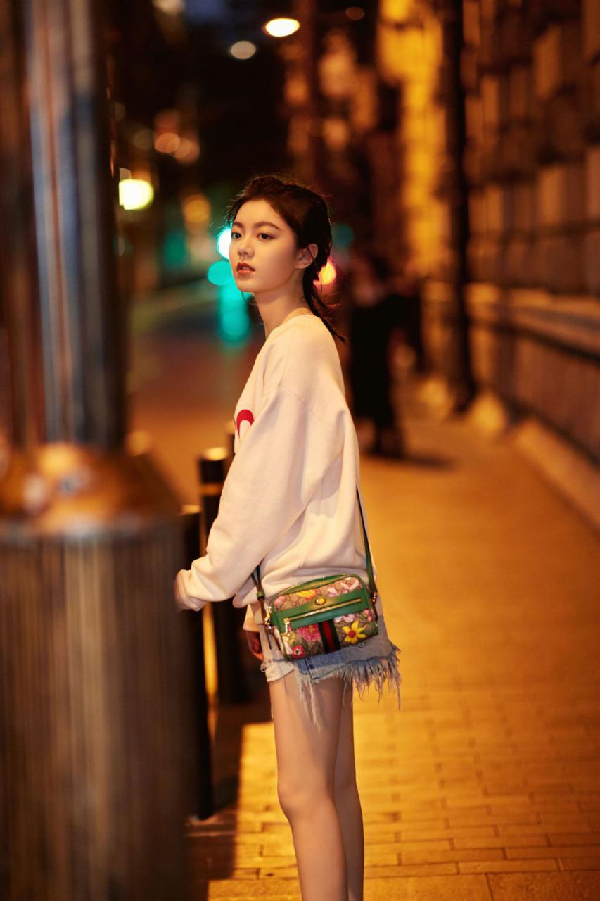赵今麦清凉冬夜街拍写真图片 街拍 第1张