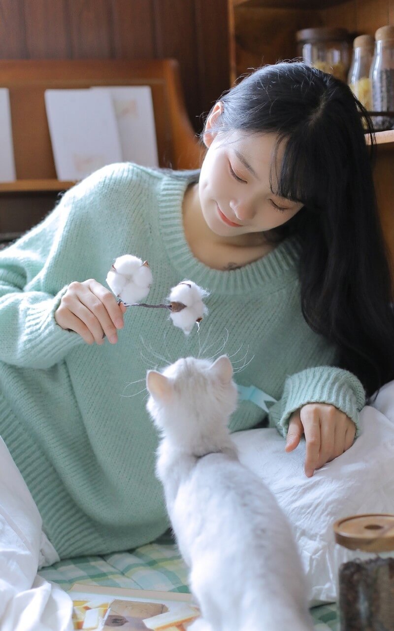 美女与猫主题清新柔美女孩温柔可爱私房写真 美女图片 第1张