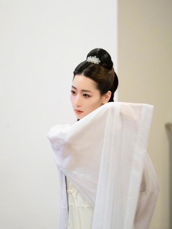 《王牌》：金莎张萌白冰穿古装演神话，唐嫣再扮紫萱，哪都缺胡歌 明星搭配 第4张