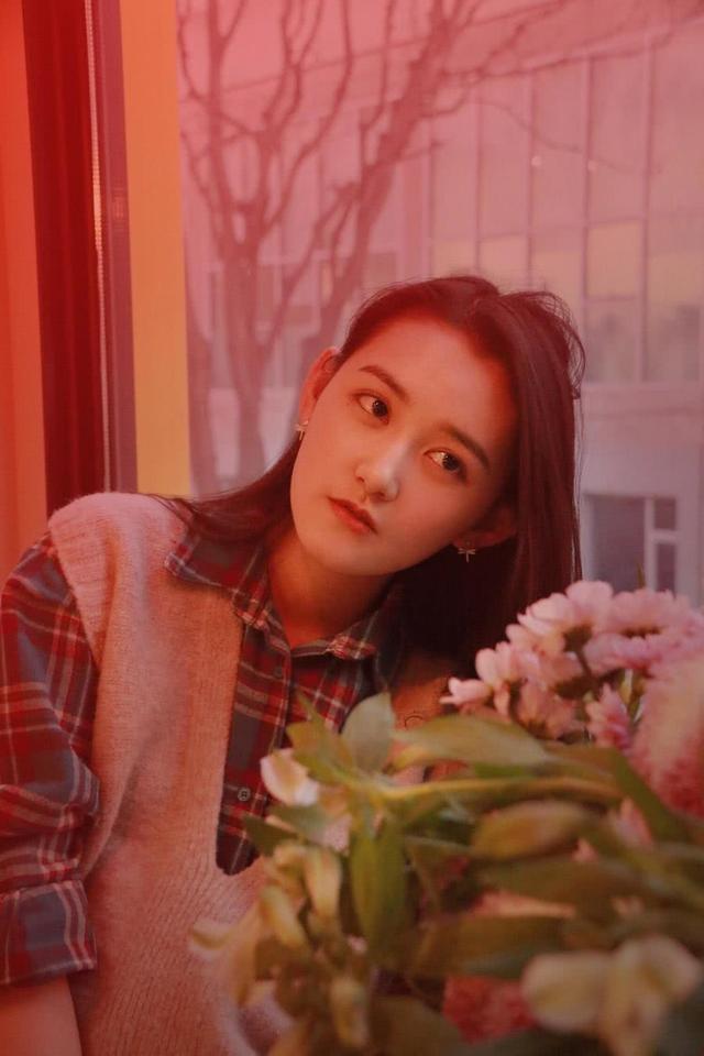 蒋依依穿少女装脸蛋很有女人味，长大后更妖媚了 时尚 第11张
