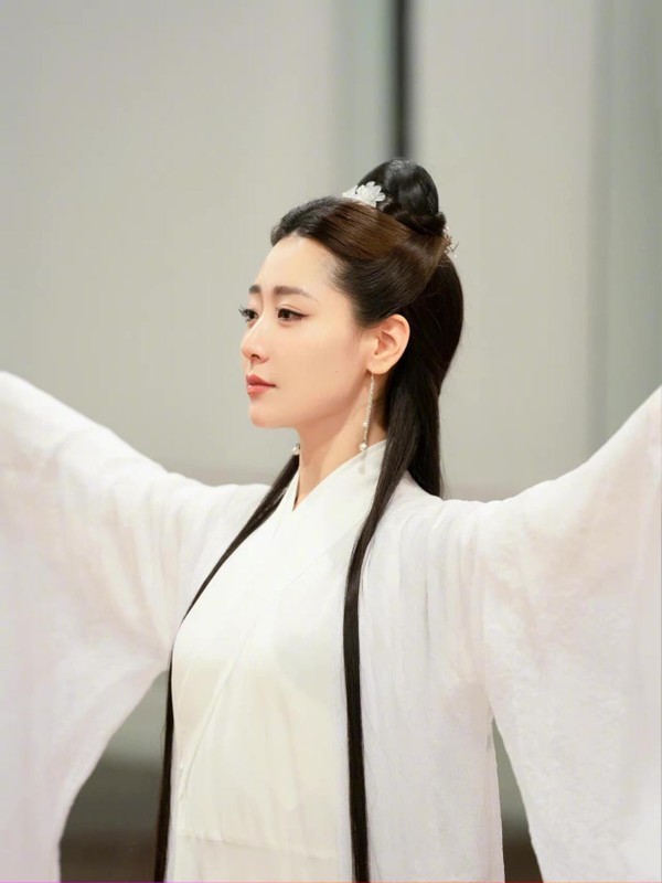 《王牌》：金莎张萌白冰穿古装演神话，唐嫣再扮紫萱，哪都缺胡歌 明星搭配 第5张