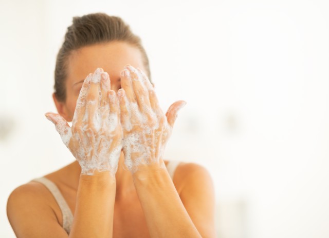 洁面乳是洗脸还是擦的 洁面乳的作用以及和洗面奶的差别 美容健康 第2张