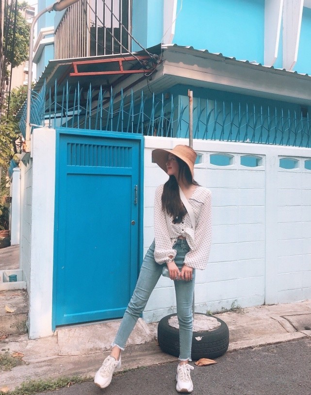 简单休闲的西装牛仔裤赵露思却穿得好甜美，“初恋女孩”无疑了 明星搭配 第6张