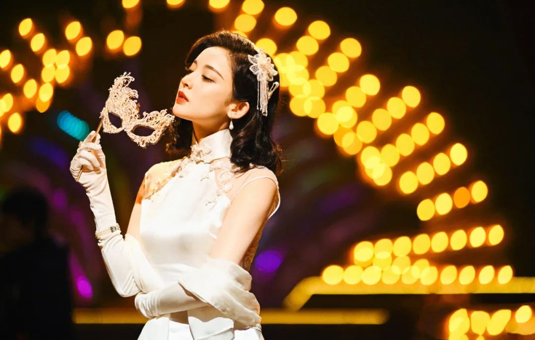 娜扎的复古风穿搭时尚又潮流，每一套都各有气质 明星搭配 第9张