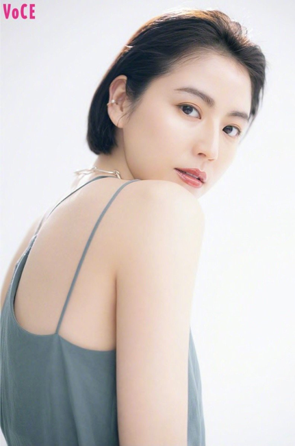 33岁长泽雅美状态真好！皮肤白皙吹弹可破，女神到底是怎么保养的 明星搭配 第2张