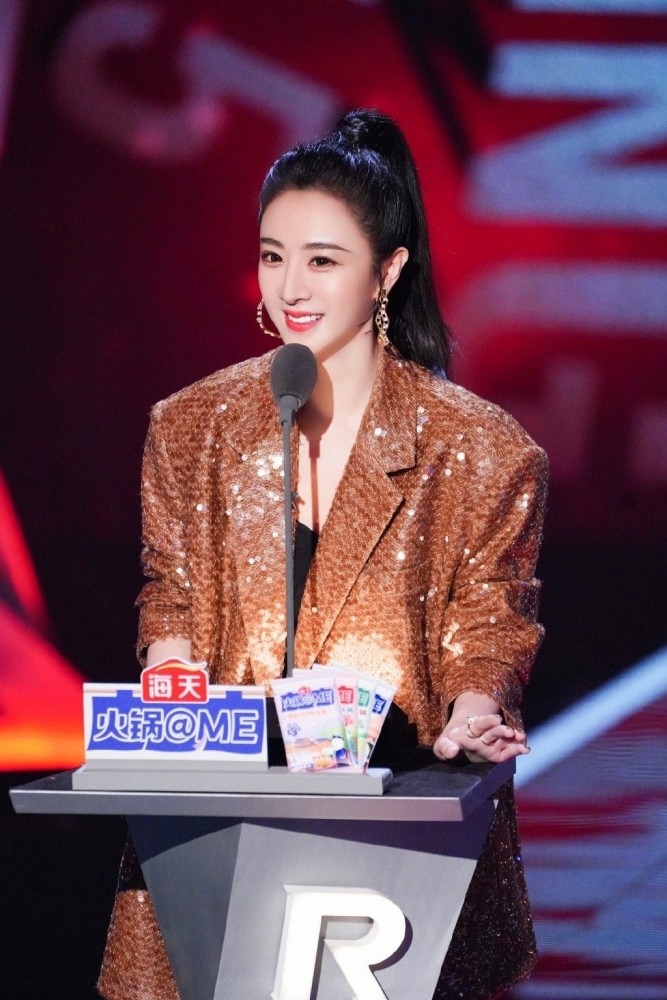 1小时卖2000多万新疆棉制品的薇娅身材气质不输明星，长腿吸睛 时尚 第8张