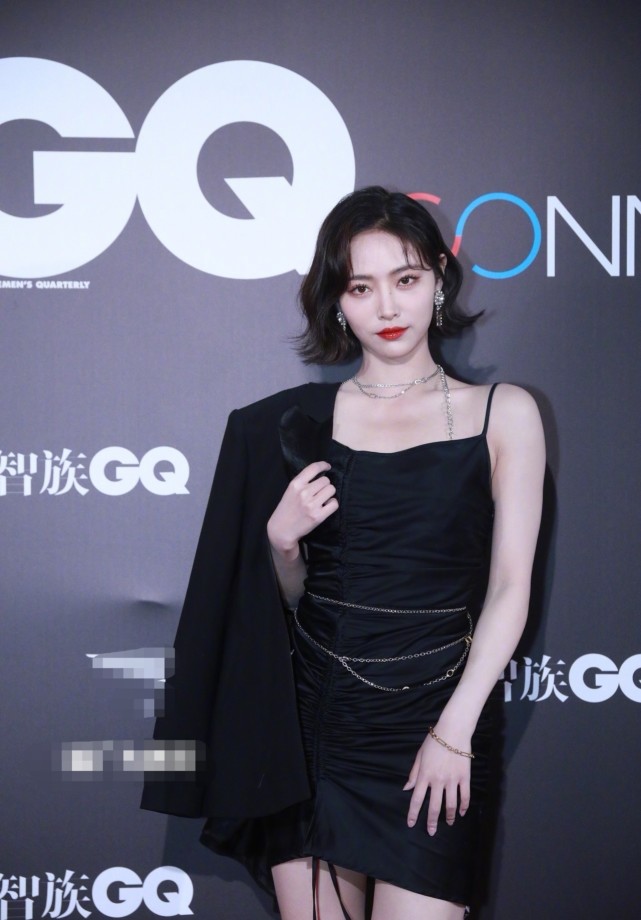 明星纷纷亮相GQ活动红毯：白鹿改变穿衣风格，许佳琪生图也撩人 时尚 第1张