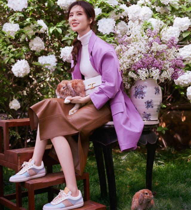 刘诗诗登时装杂志封面美的不可方物，活脱脱一位优雅仙子 时尚 第3张