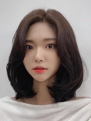 方脸型适合什么发型 方脸的女生选择发型应该注意哪些 健康 第2张