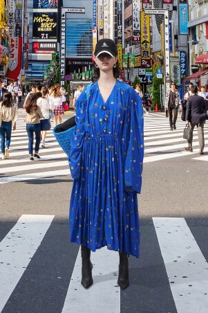 2021秋冬巴黎时装周街拍：模特儿时装秀完成环游世界的美梦 街拍 第9张