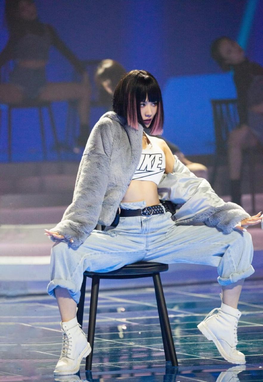 王霏霏《乘风破浪的姐姐》超酷辣妹性感照片 时尚 第2张