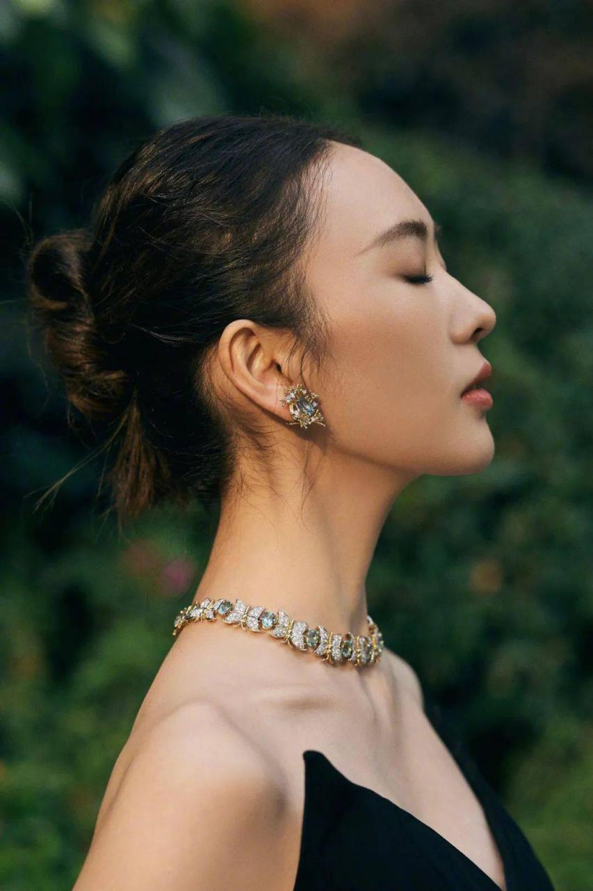最新周末明星图片整理：刘诗诗封面、唐嫣张哲瀚大片、陈飞宇时尚写真 明星搭配 第5张