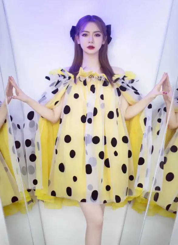 女星双蝴蝶结造型：许佳琪可爱戚薇鬼马少女，赵露思太甜美 美容健康 第4张