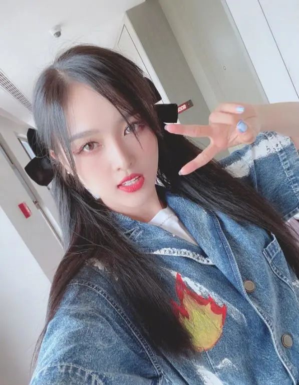 女星双蝴蝶结造型：许佳琪可爱戚薇鬼马少女，赵露思太甜美 美容健康 第8张
