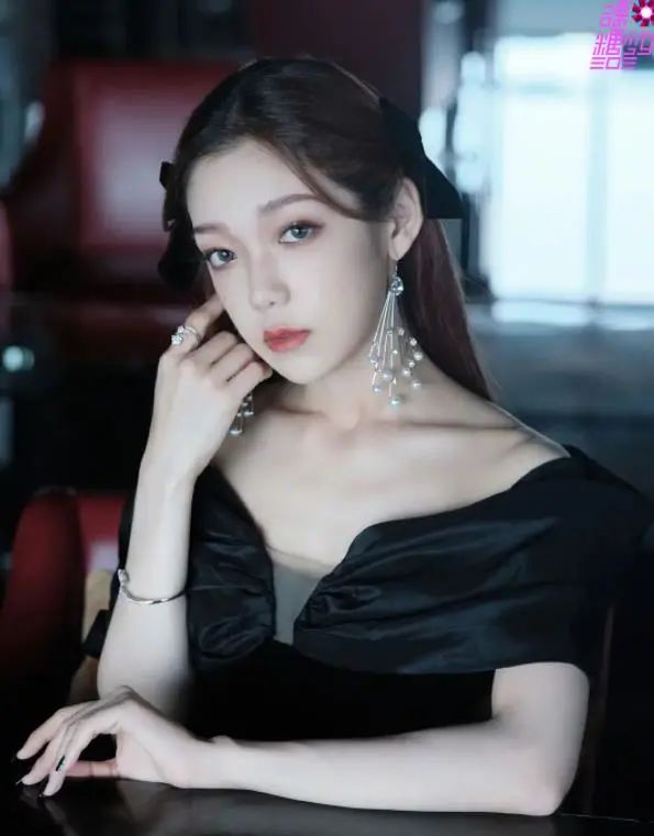 女星双蝴蝶结造型：许佳琪可爱戚薇鬼马少女，赵露思太甜美 美容健康 第7张