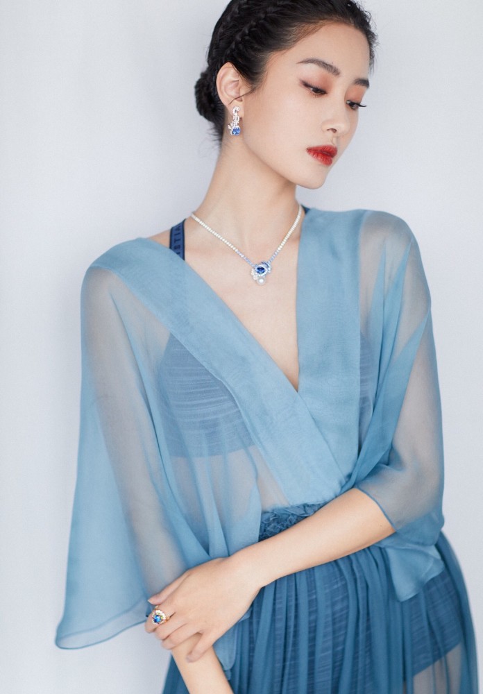 杨采钰轻薄网纱尽显身材，红毯上大杀四方 明星搭配 第7张