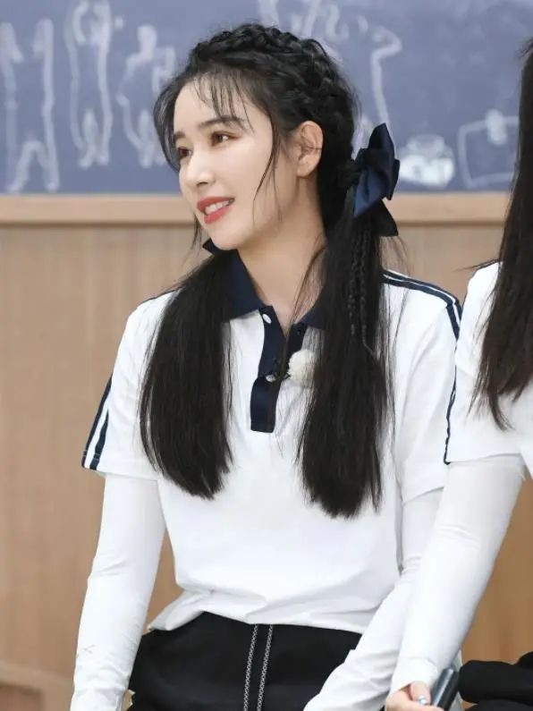女星双蝴蝶结造型：许佳琪可爱戚薇鬼马少女，赵露思太甜美 美容健康 第6张