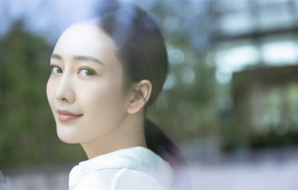 王鸥越来越美！穿真丝衬衫搭配阔腿裤气质超好 时尚 第6张