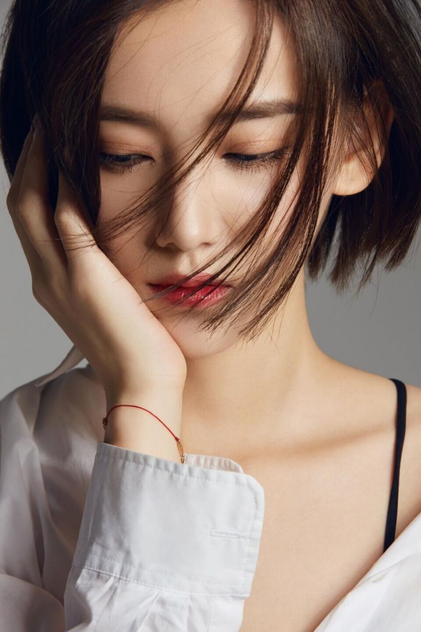 李沐宸短发造型绝美五官图片写真 时尚 第1张