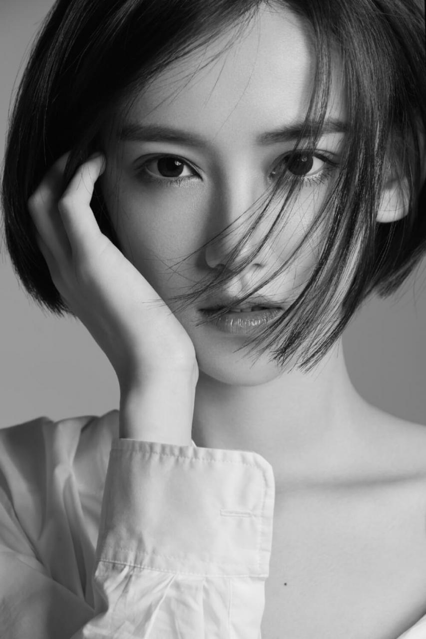 李沐宸短发造型绝美五官图片写真 时尚 第1张