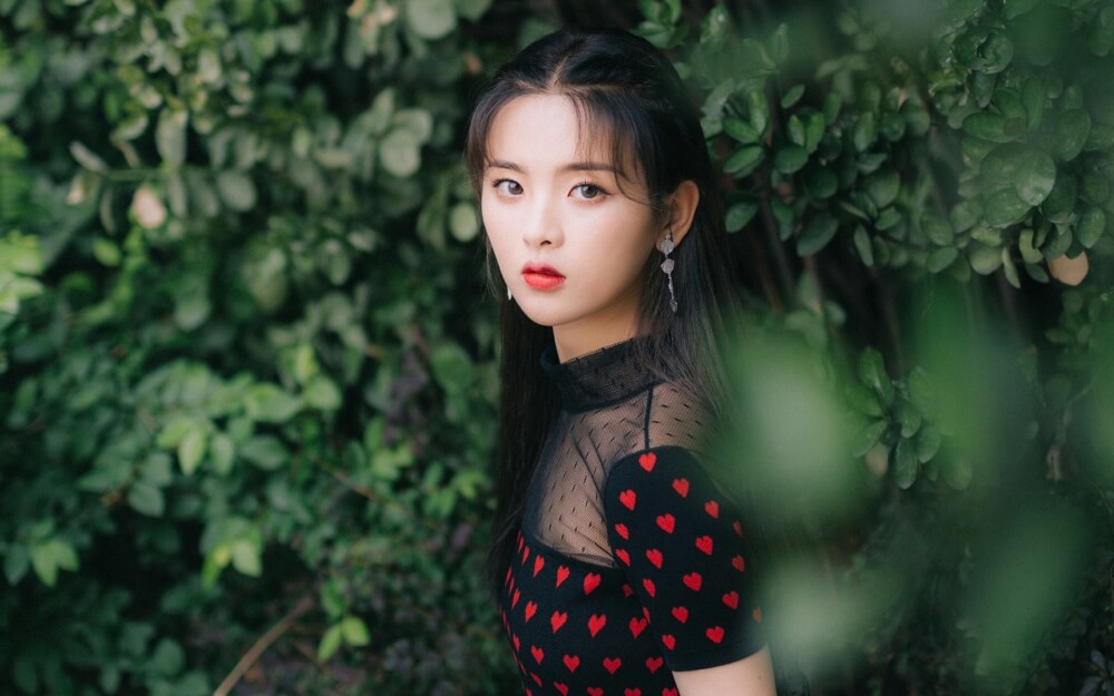甜美女孩杨超越黑色镂空网纱爱心裙图片合集 时尚 第1张