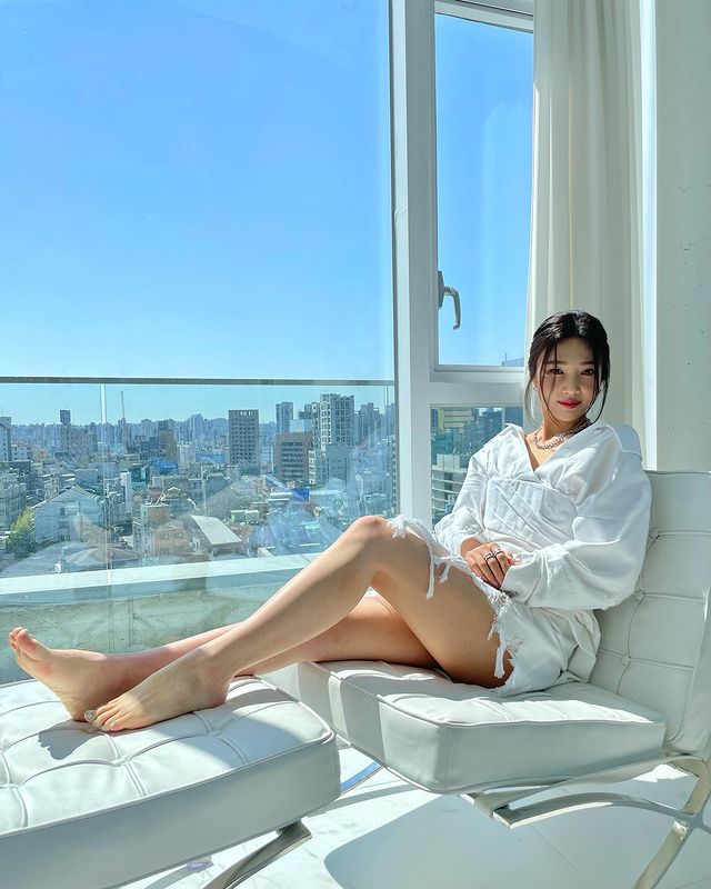 曾因Irene想放弃当艺人、被批不适合女团，Red Velvet最百变的Joy终于Solo出道 时尚 第3张