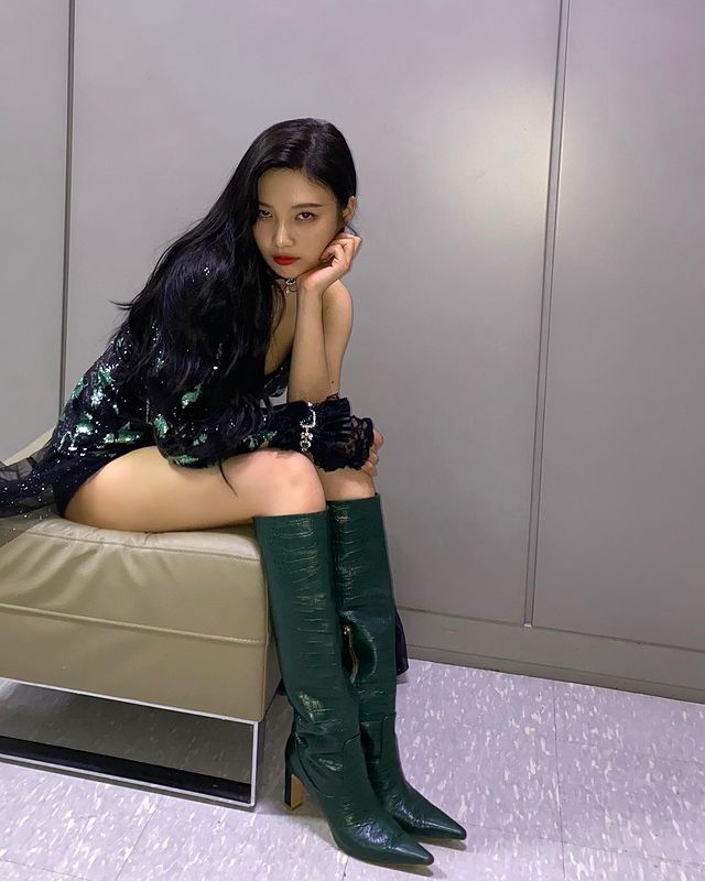 曾因Irene想放弃当艺人、被批不适合女团，Red Velvet最百变的Joy终于Solo出道 时尚 第8张