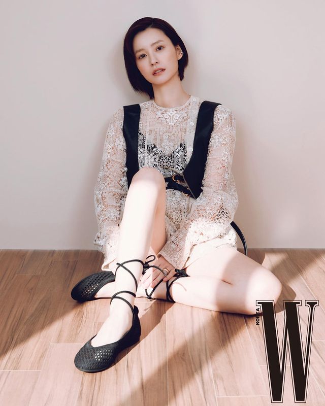 如太阳般温暖：郑有美出镜《W Korea》，浑身透着灵动的美 明星搭配 第1张