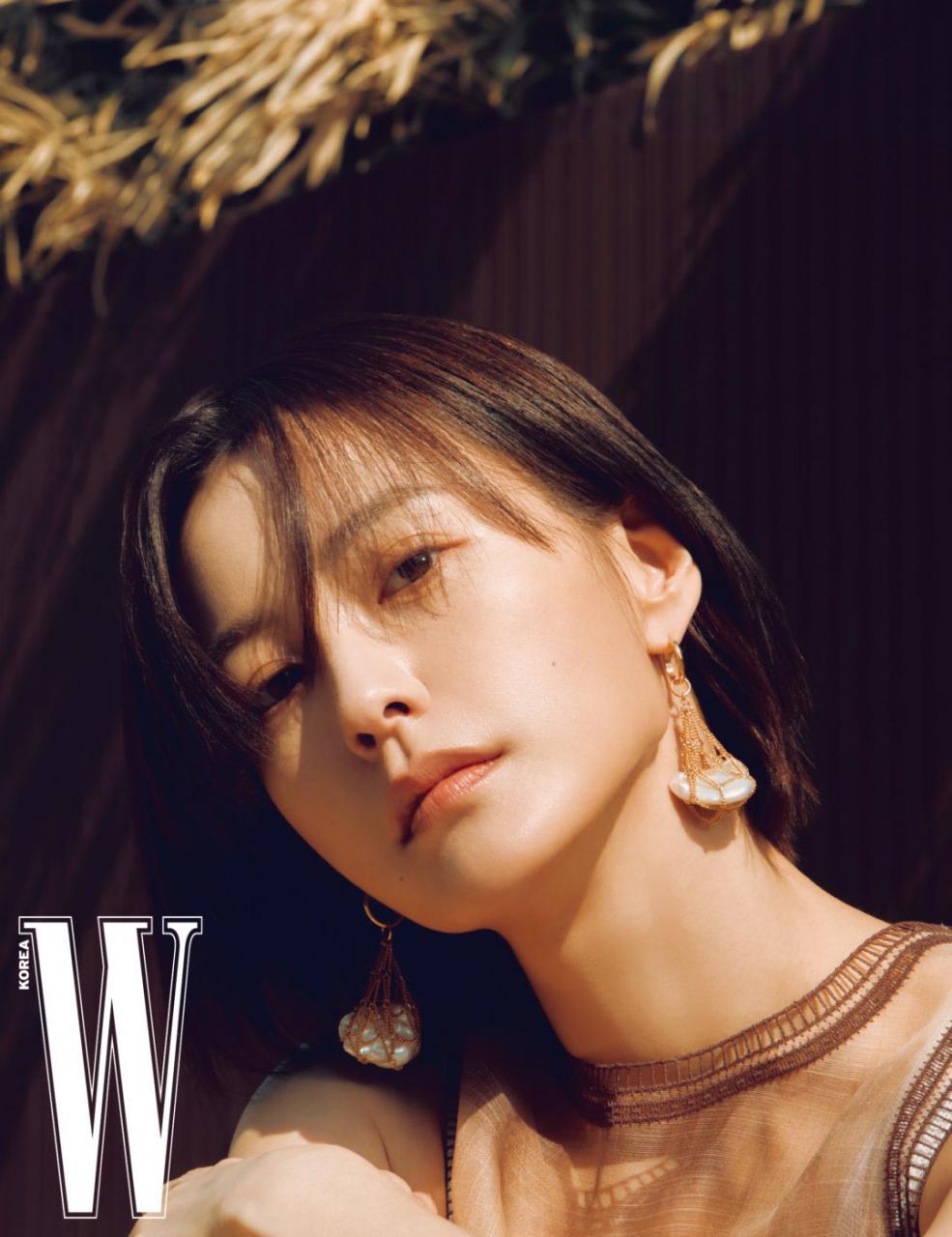 如太阳般温暖：郑有美出镜《W Korea》，浑身透着灵动的美 明星搭配 第2张