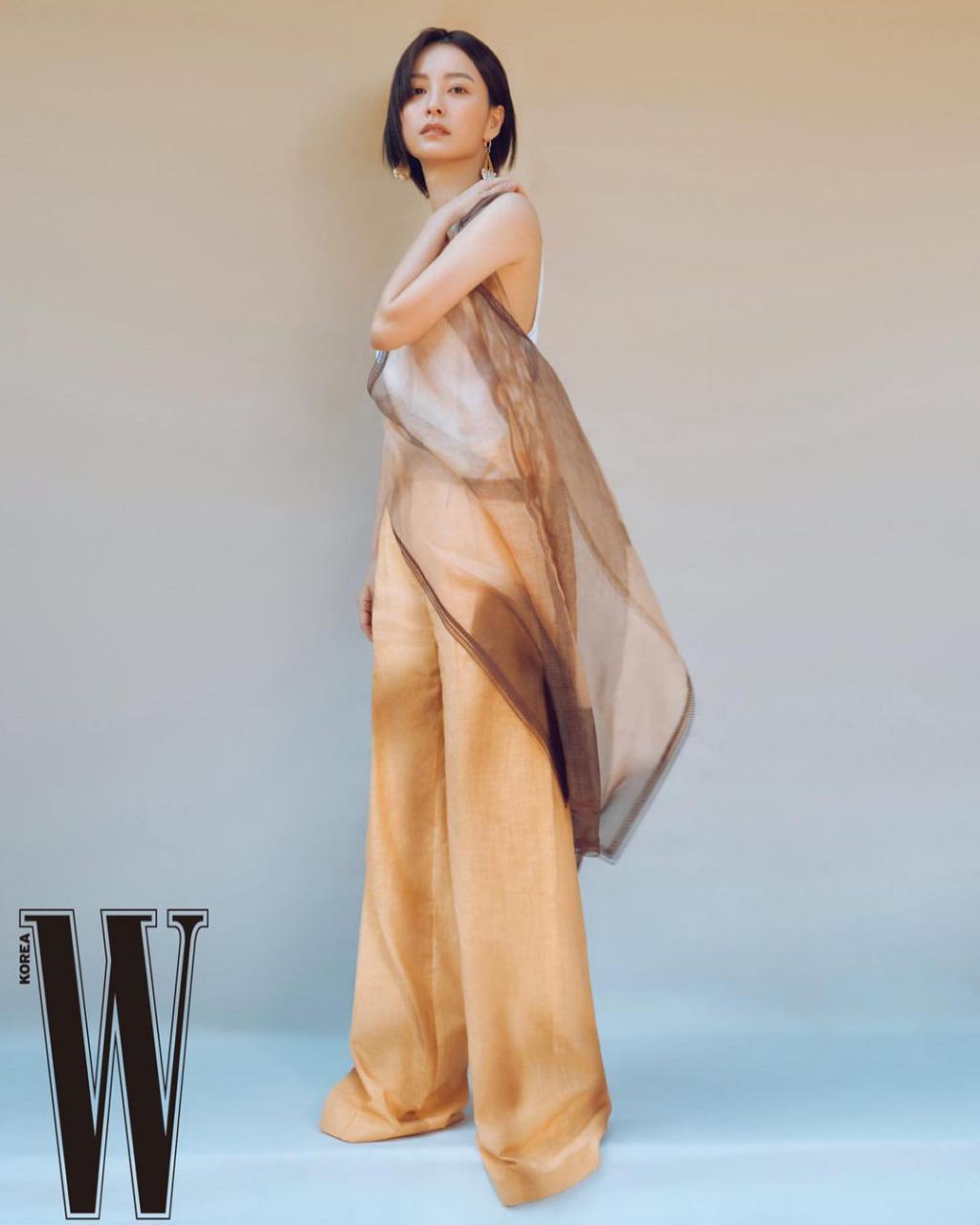 如太阳般温暖：郑有美出镜《W Korea》，浑身透着灵动的美 明星搭配 第3张