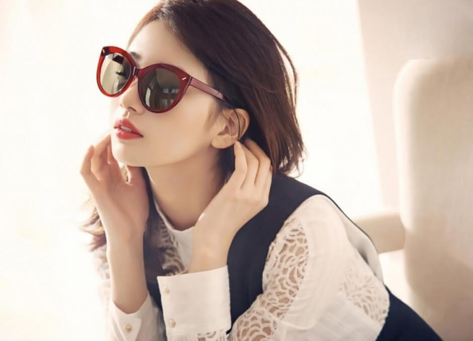 韩国女明星裴秀智红唇墨镜时尚代言图片 明星搭配 第1张