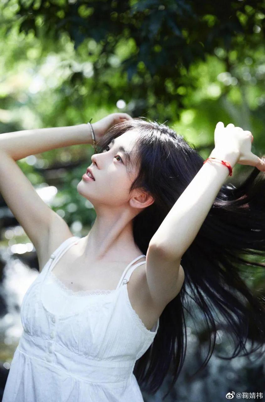 美女鞠婧祎晒夏日甜美写真！雪肤娇嫩性感明媚太迷人 时尚 第3张