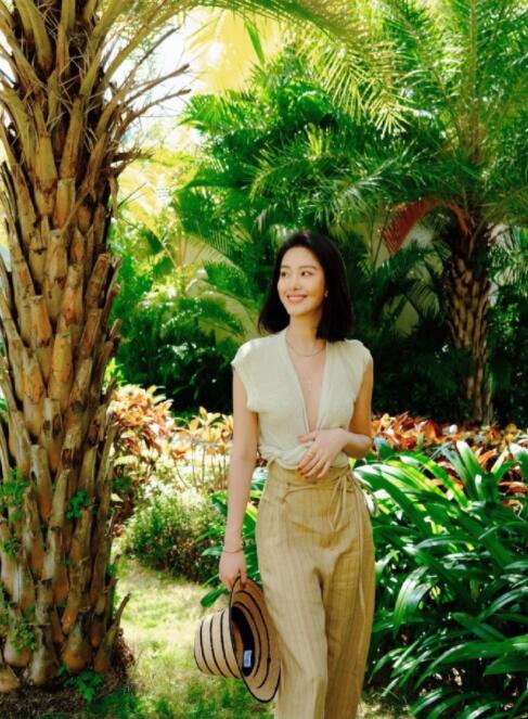 杨采钰度假私服来了！这是不是你理想中的度假风？ 时尚 第2张