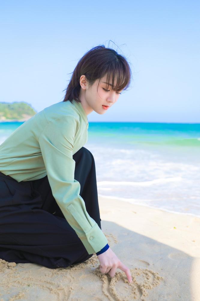 杨紫最新造型蓝绿抹胸礼服显优美肩颈线，宛如精灵 时尚 第6张